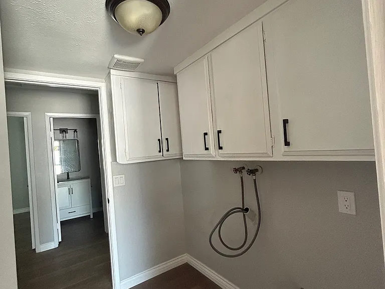 11182 Ganesta Rd — Photo 2