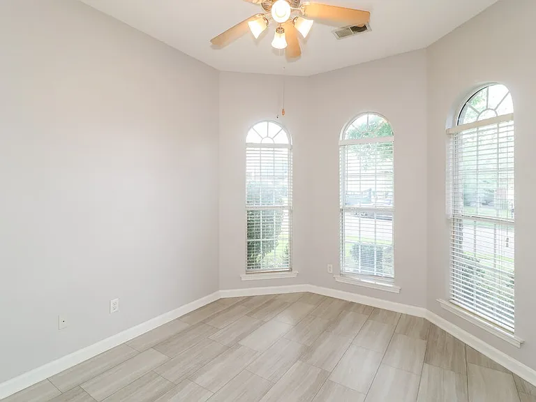1112 Averett Ln — Photo 13