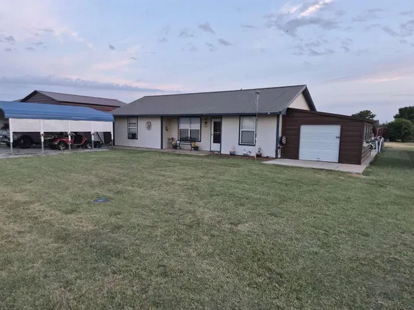 907 4th St, Chattanooga, OK 73528