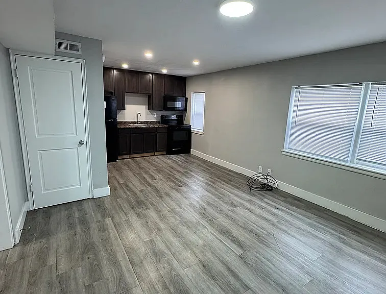 128 N Eddy St #14 — Photo 5