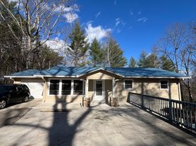 575 Riverview Heights St, Franklin, NC