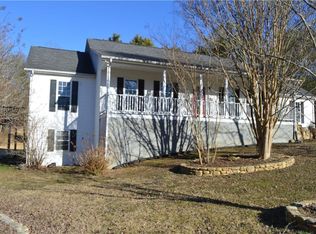 70 Huntingdon Dr, Cleveland, GA 30528