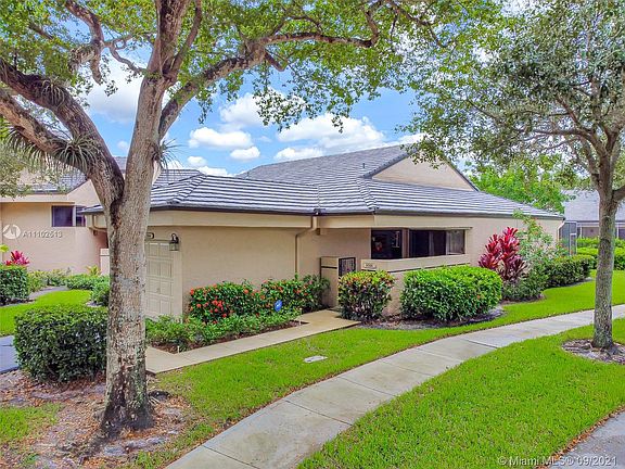 3rd image of 9366 N Chelsea Dr N #9366
