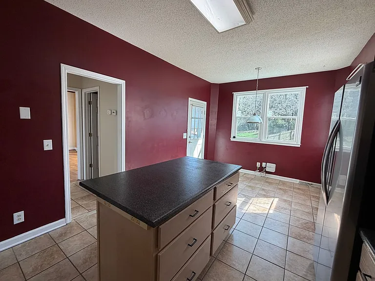 2076 Howlong Ave — Photo 12