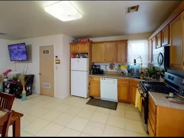 177 N 11th St #3 — Photo 11