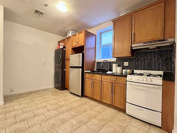 5th image of 176 Kosciuszko St APT 3B