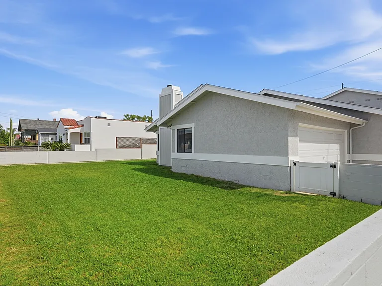 24420 Alliene Ave — Photo 29