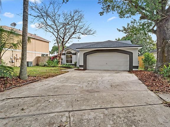 3rd image of 905 Hyacinth Cove Ct