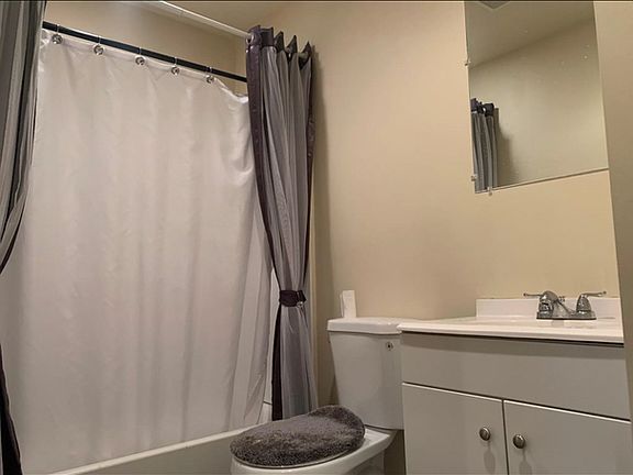 3rd image of 3353 Emerald St Floor 2