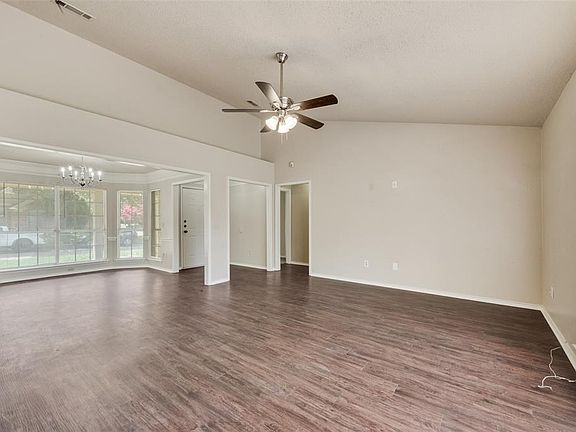 5th image of 1372 Boyd St