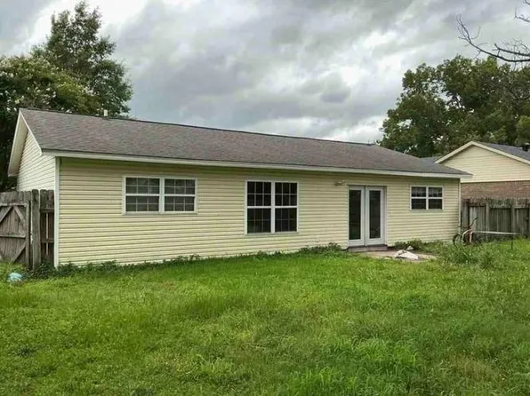 1807 S Cherry St, Stuttgart, AR 72160