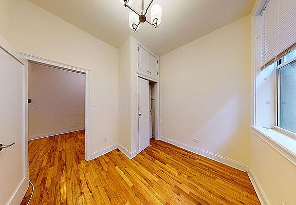 3rd image of 107 W 68th St APT 3