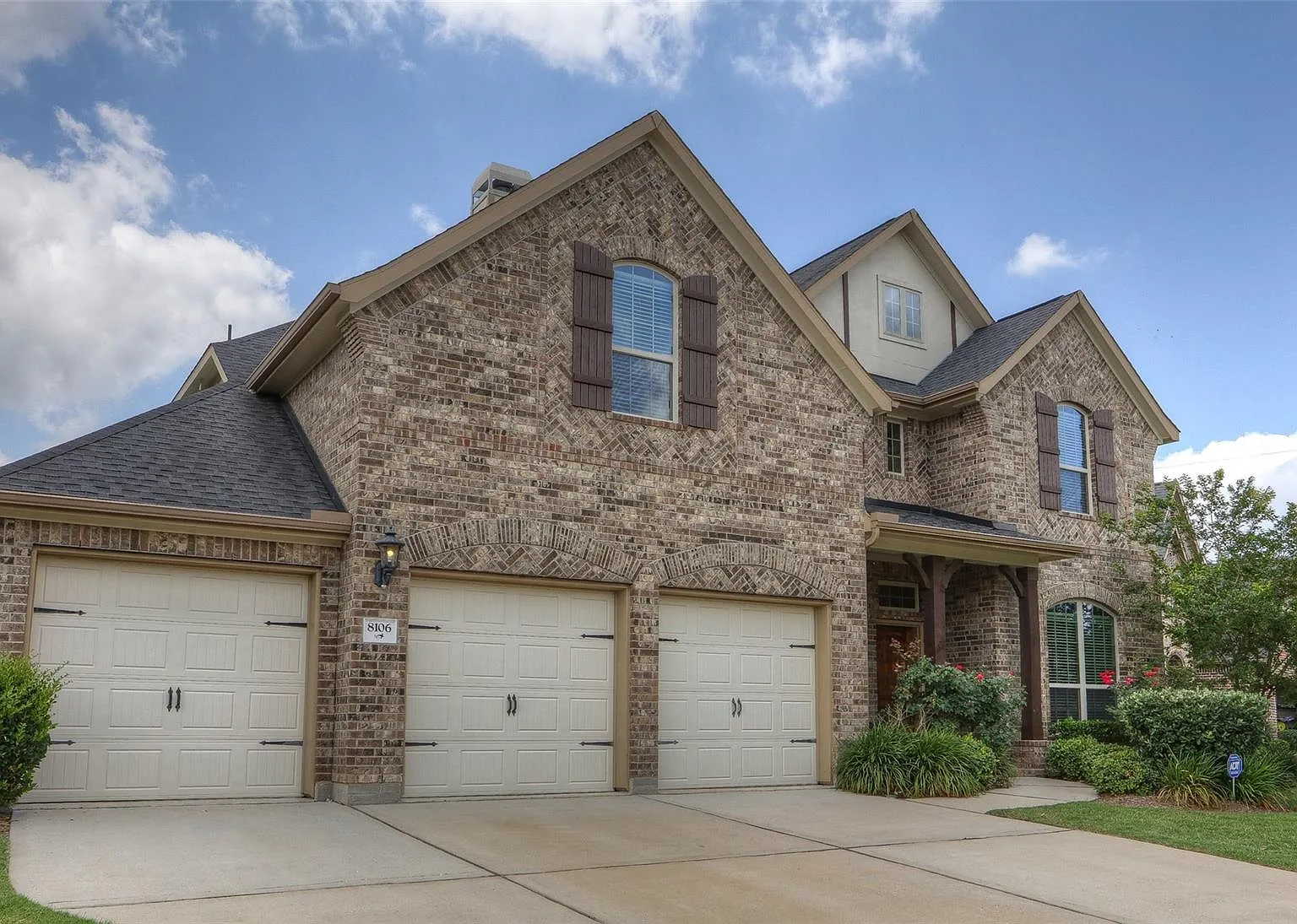 4 bed, 3.5 bath, 3156 sqft, $3,195 — Photo 1