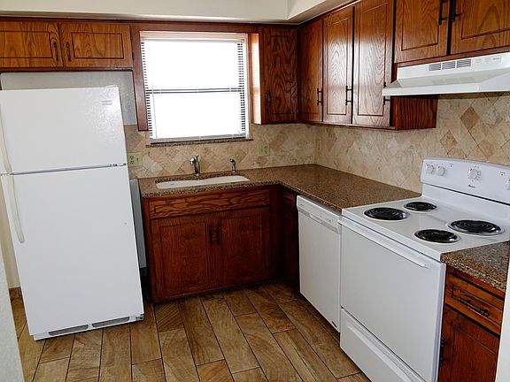 5th image of 332 Glenhaven Dr