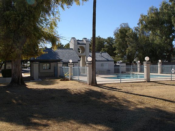 5th image of 3716 E University Dr Unit 1033