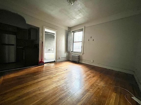5th image of 11 Midwood St APT B11