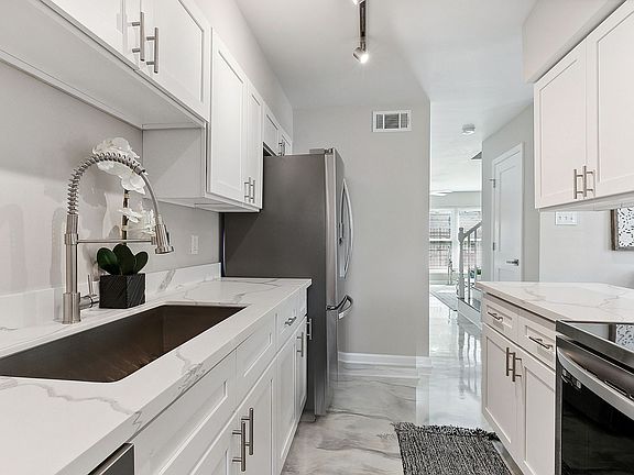 5th image of 404C Sugar Pine St