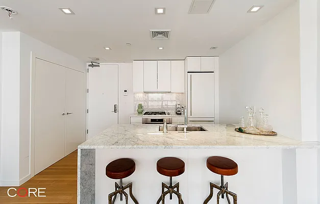 Rented by CORE | media 40