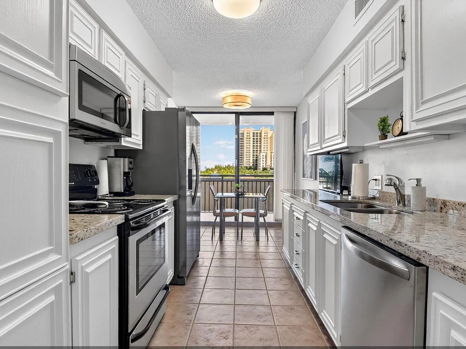 2 bed, 2.0 bath, 1460 sqft, $4,000 — Photo 2