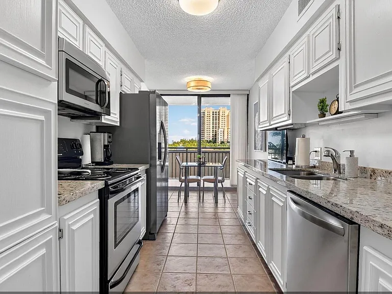 3400 N Ocean Dr #405 — Photo 3