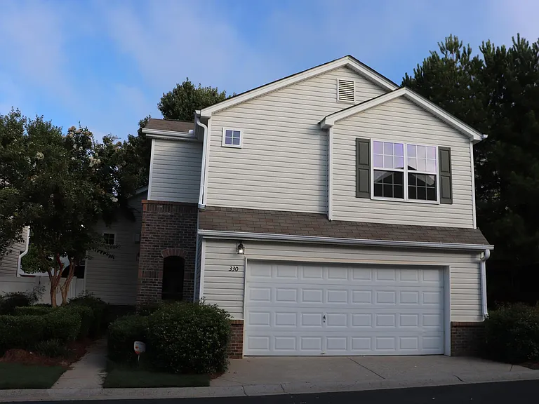 330 Hiawassee Dr — Photo 1