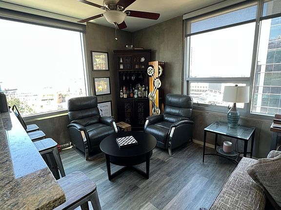 Sitting Area / dining room