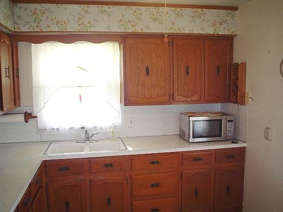 5th image of 292 Mont Royal Dr