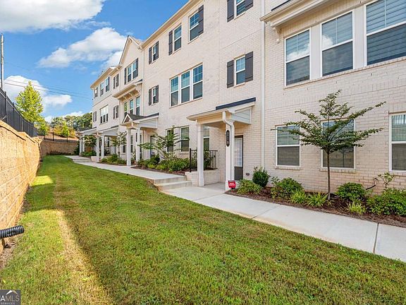 4th image of 218 Maycrest Path