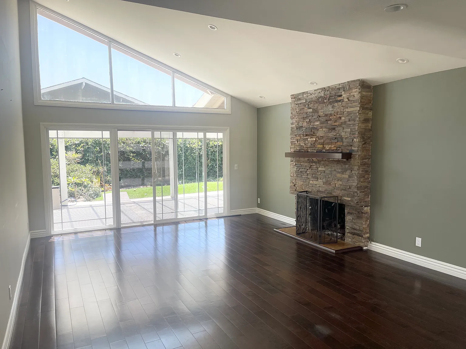 3 bed, 2132 sqft, $5,800 — Photo 3