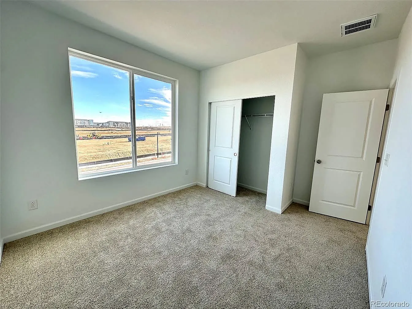 3 bed, 2.5 bath, 1438 sqft, $3,150 — Photo 3