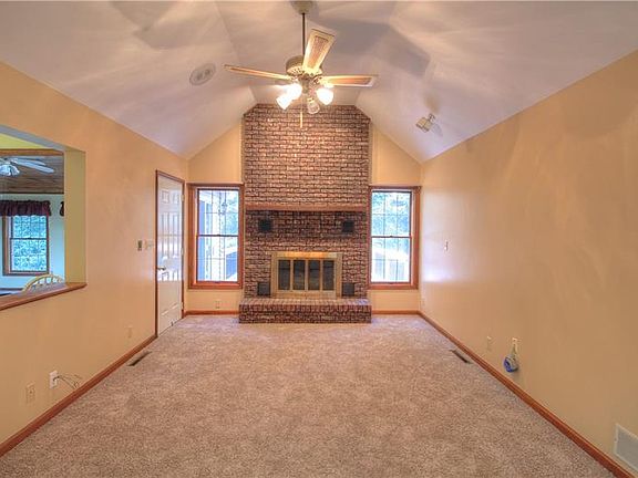 4th image of 219 Gary Dr