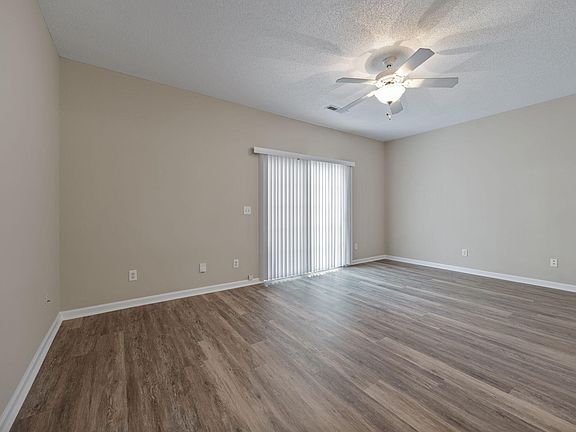 3rd image of 404 Auburn Square Dr