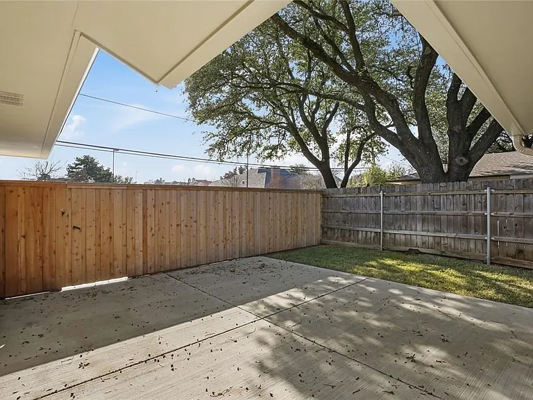 9015 Villa Park Cir — Photo 25