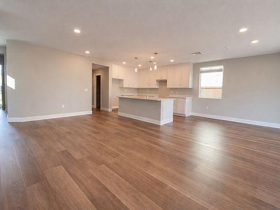 4th image of 1534 Tanager Ave
