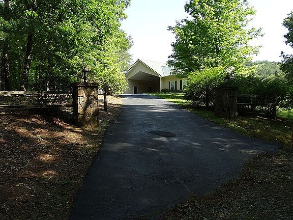 3rd image of 51 Six Springs Ln