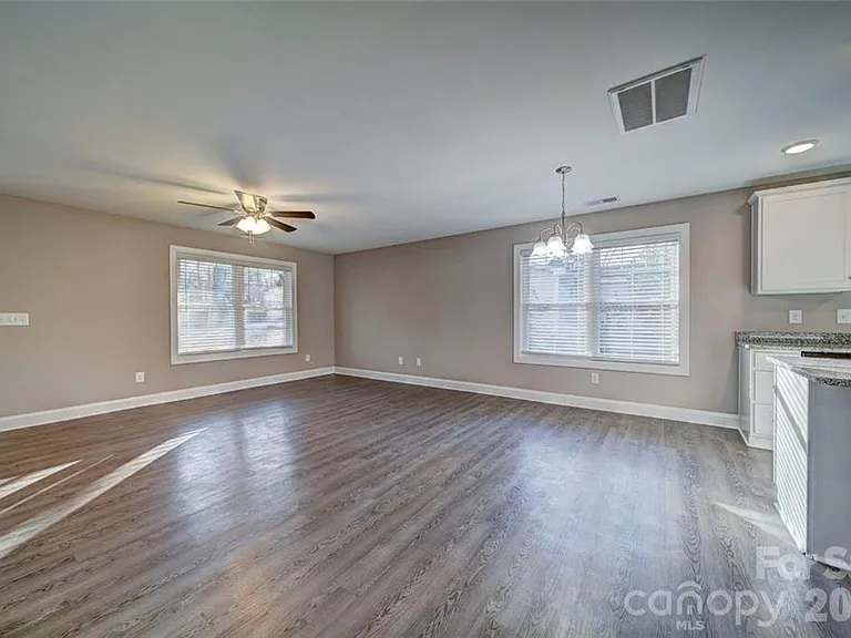 1414 Mason St — Photo 10