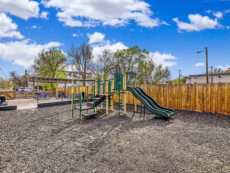 Continental Court — Photo 34
