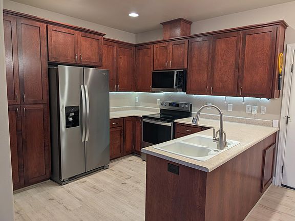 4th image of 606 Blue Moon Dr