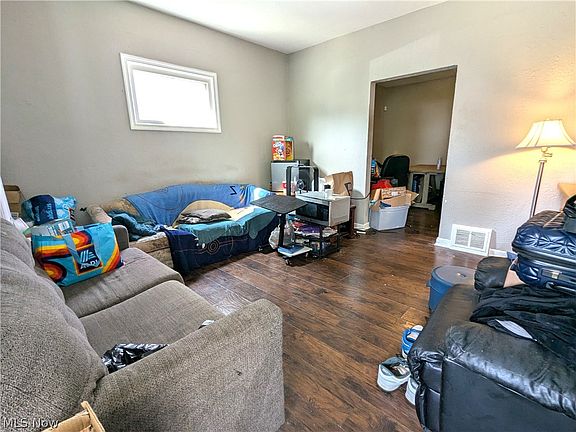 3rd image of 2064 W 91st St