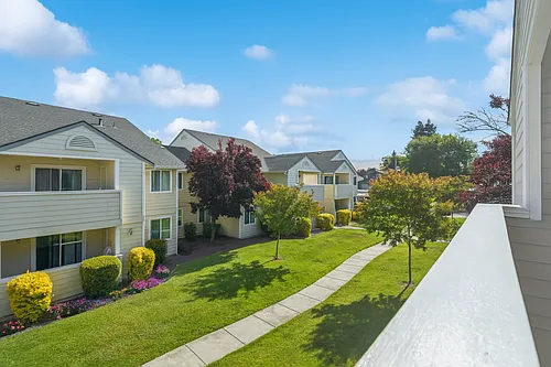 Emerald Pointe Photo 1