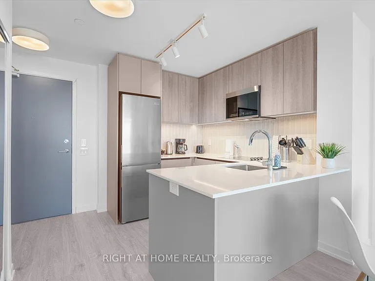 2485 Eglinton Ave W #1401 — Photo 16