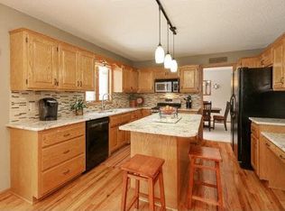 9820 Rosemill Cir, Chanhassen, MN 55317