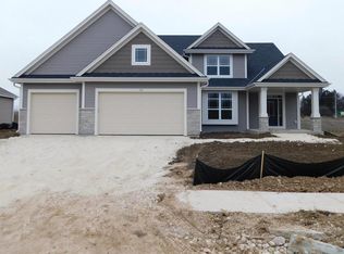 920 Kohlwey Dr, Grafton, WI 53024