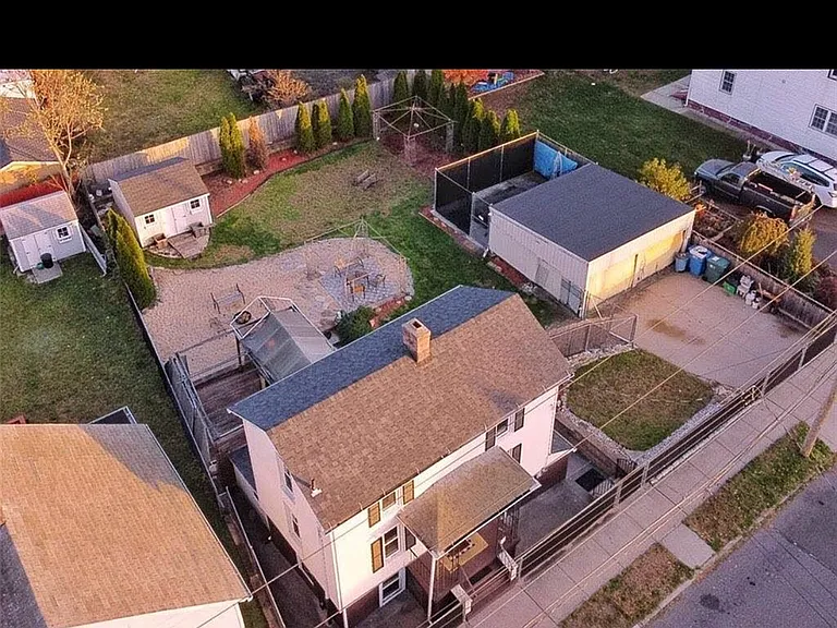 35 Edwards St — Photo 1