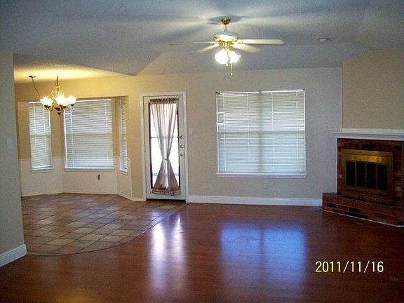 2nd image of 1031 Iola Ave