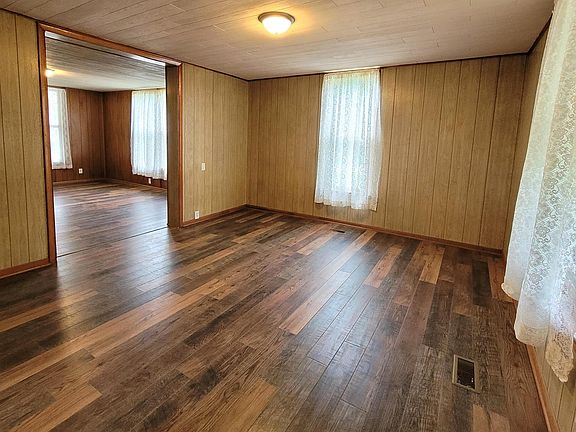 5th image of 720 N Elm St