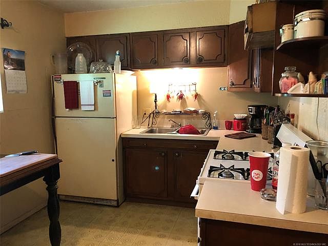 2nd image of 2255 S Park St