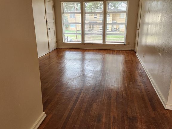 4th image of 3815 Parkway Dr #D