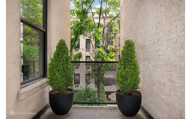 Sold by Douglas Elliman | media 24