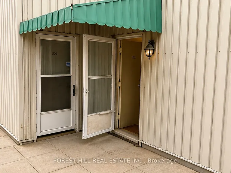 126 Dundas St E #301 — Photo 17